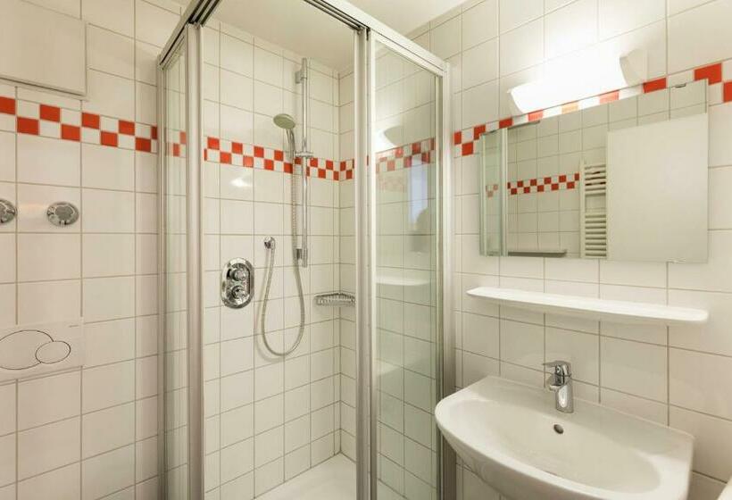 Quarto Quádruplo Standard, Djh Jugendherberge Oberstdorf Membership Required!