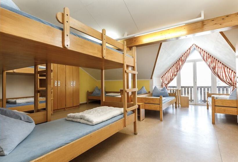 Кровать в Общей Комнате, Djh Jugendherberge Oberstdorf   Membership Required!