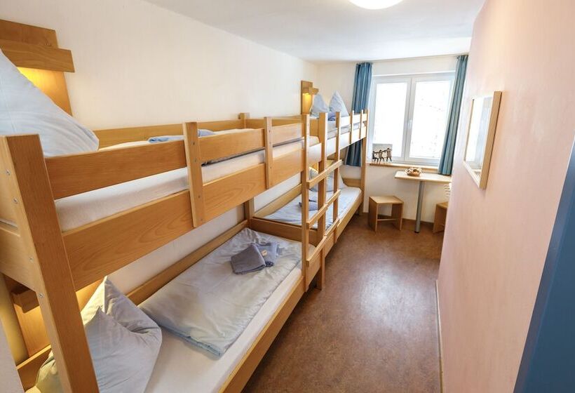Quarto Quádruplo Standard, Djh Jugendherberge Oberstdorf Membership Required!