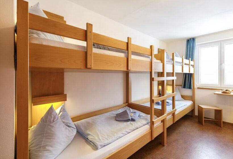 Quarto Quádruplo Standard, Djh Jugendherberge Oberstdorf Membership Required!