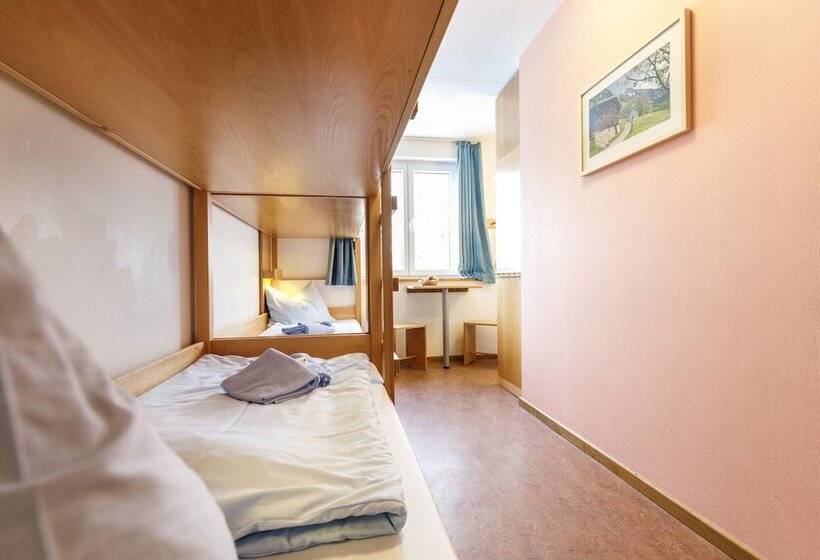 Quarto Quádruplo Standard, Djh Jugendherberge Oberstdorf Membership Required!