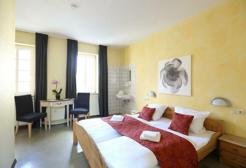 バス共有のスタンダードルーム, Kolping Hostel Trier Im Warsberger Hof