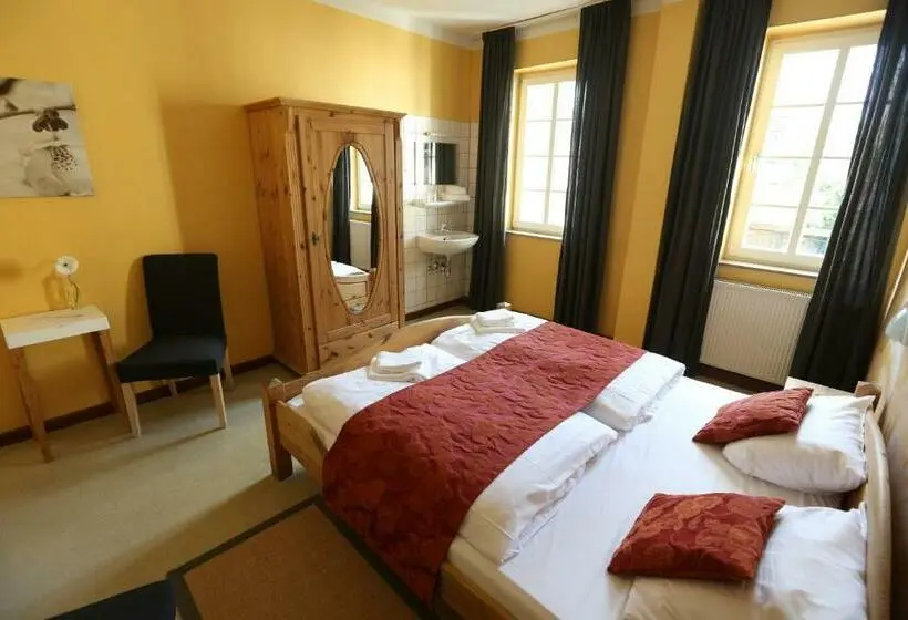 اتاق استاندارد با سرویس بهداشتی مشترک, Kolping Hostel Trier Im Warsberger Hof