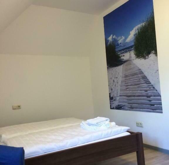 اتاق استاندارد با سرویس بهداشتی مشترک, Kolping Hostel Trier Im Warsberger Hof