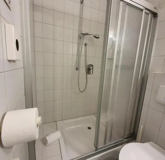 Standard Yhden Hengen Huone, Waldhotel Surwold