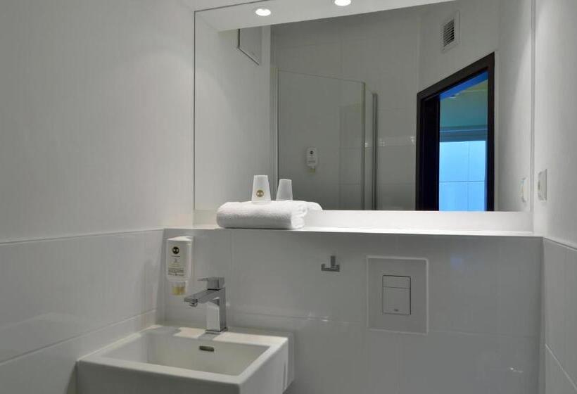 패밀리 룸, B&b Hotel Köln Airport