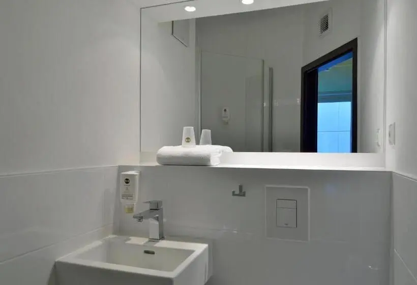 Perhehuone, B&b Hotel Köln Airport