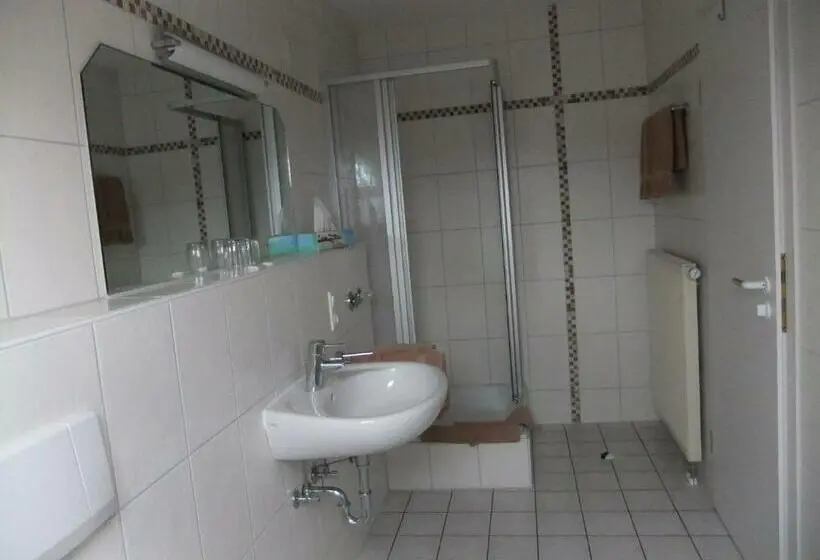 Quarto Estandar Individual, Garni Classico
