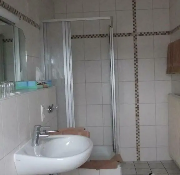 Quarto Estandar Individual, Garni Classico