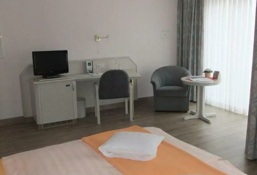 Quarto Estandar Individual, Garni Classico