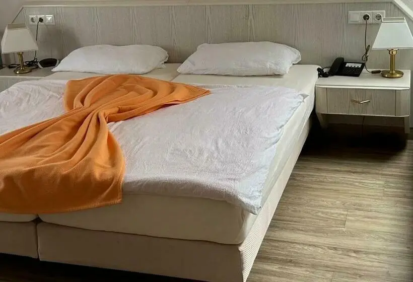 Quarto Triplo Deluxe, Garni Classico