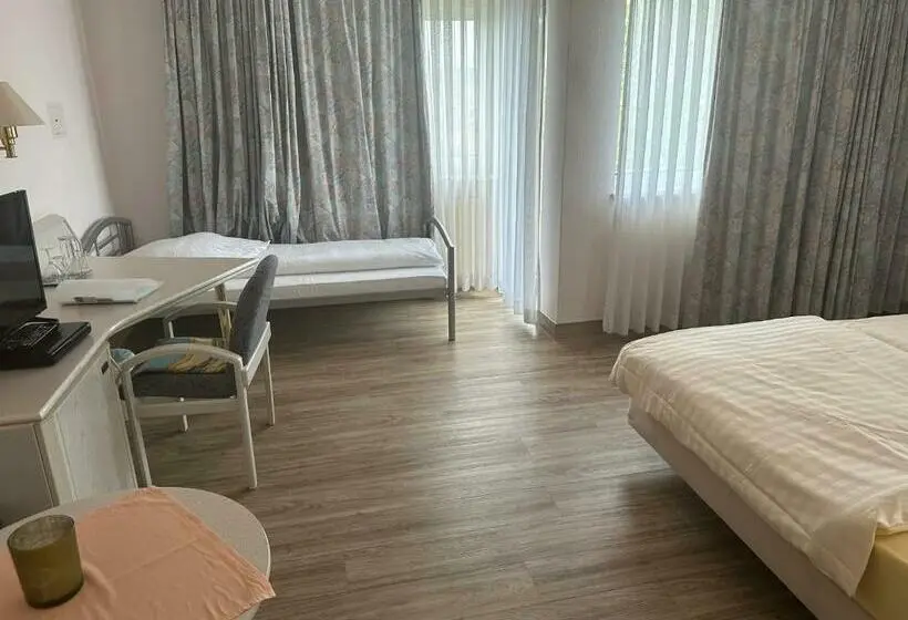 Quarto Triplo Deluxe, Garni Classico