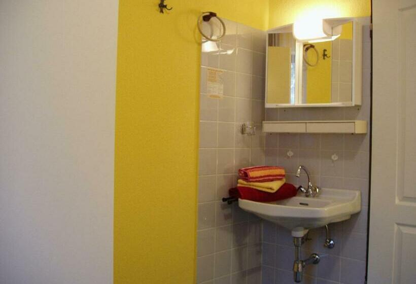 اتاق استاندارد یک نفره, Pension Alfa