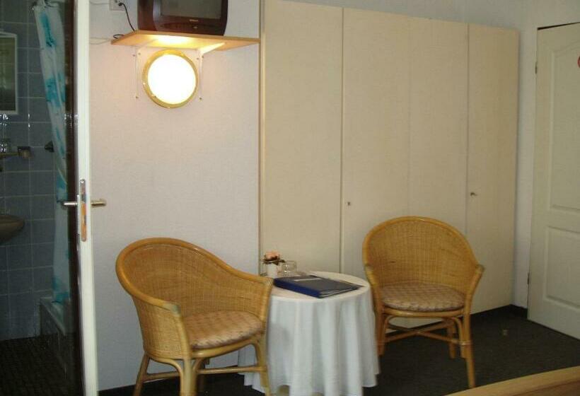 اتاق استاندارد سه نفره, Pension Alfa