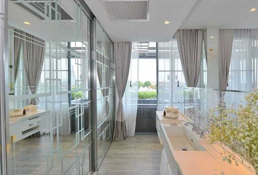 سوئیت پریمیوم, Riva Arun Bangkok