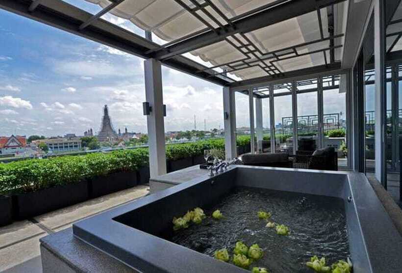 سوئیت پریمیوم, Riva Arun Bangkok