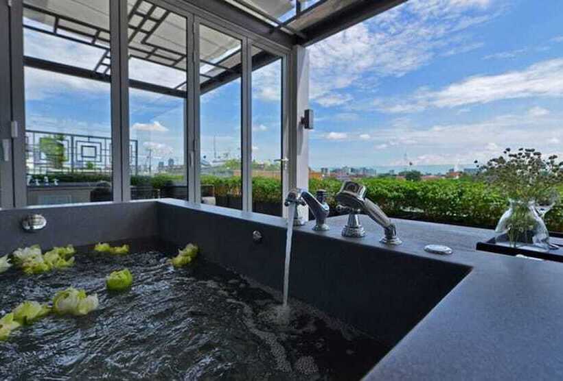 سوئیت پریمیوم, Riva Arun Bangkok