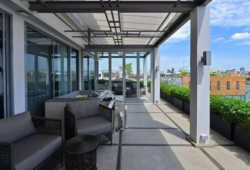 سوئیت پریمیوم, Riva Arun Bangkok