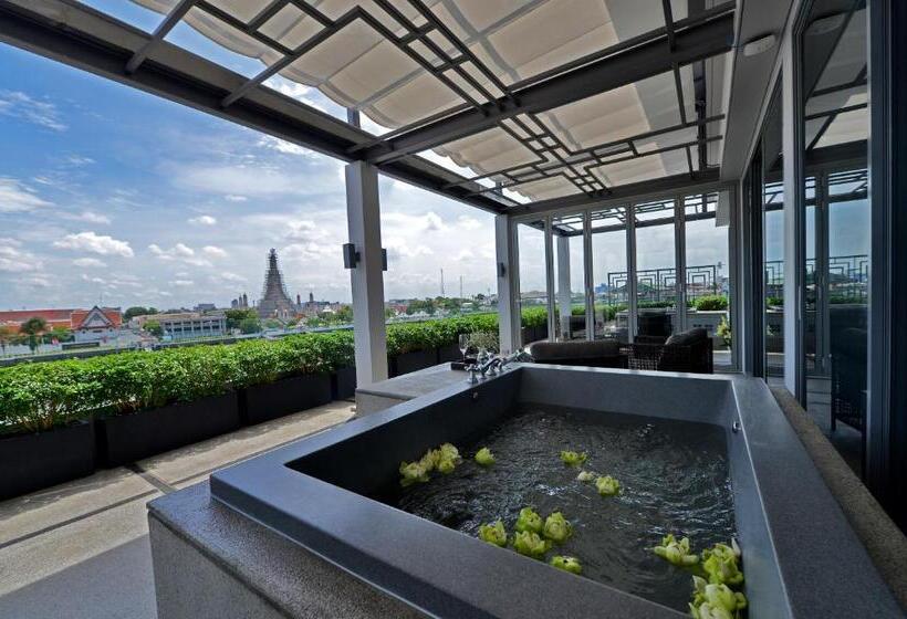 سوئیت پریمیوم, Riva Arun Bangkok