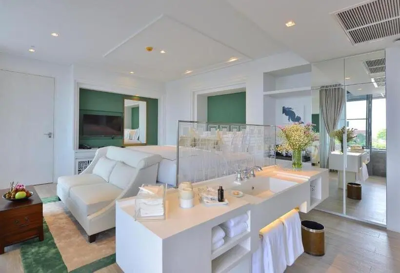 اتاق لوکس با وان آب گرم, Riva Arun Bangkok