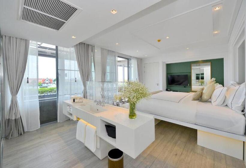 اتاق لوکس با وان آب گرم, Riva Arun Bangkok