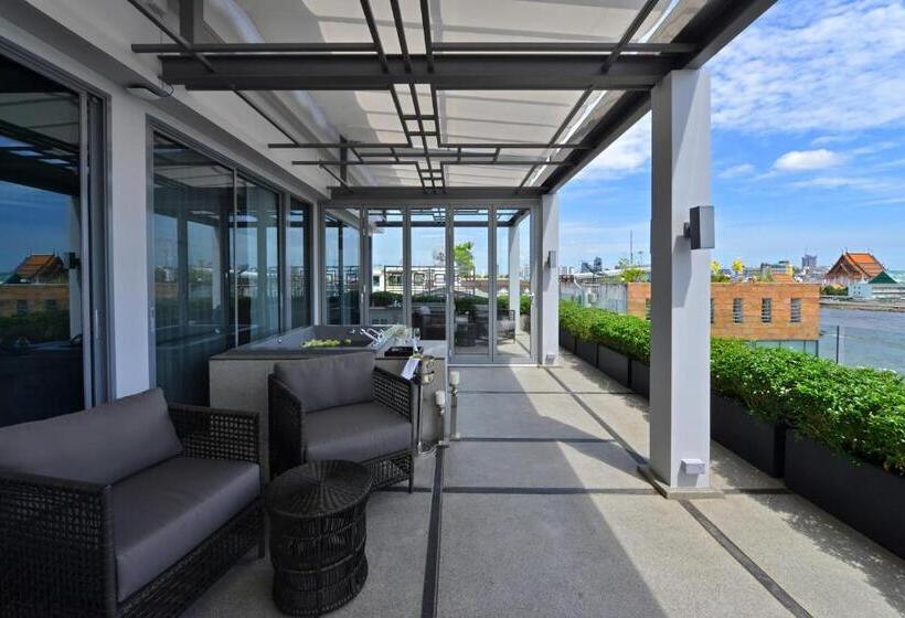 اتاق لوکس با وان آب گرم, Riva Arun Bangkok