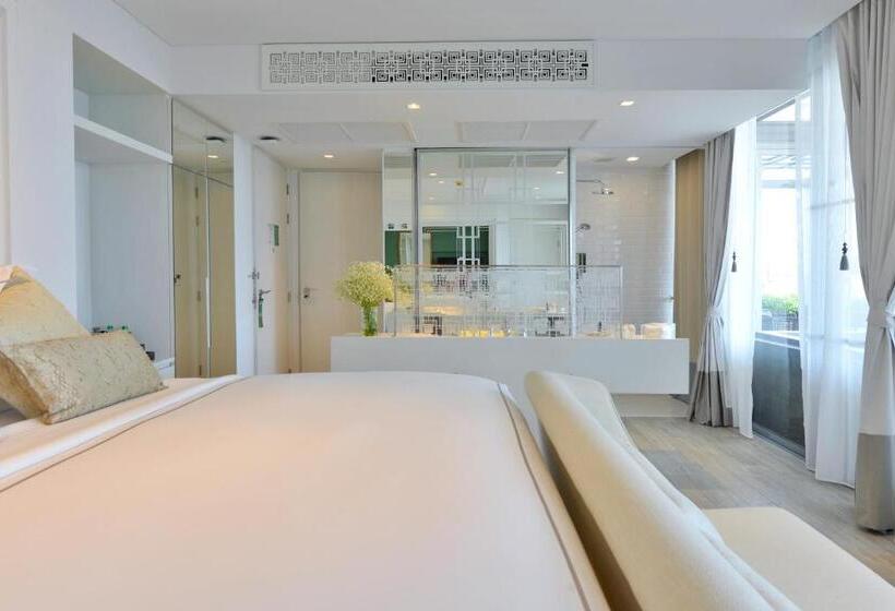 اتاق لوکس با وان آب گرم, Riva Arun Bangkok