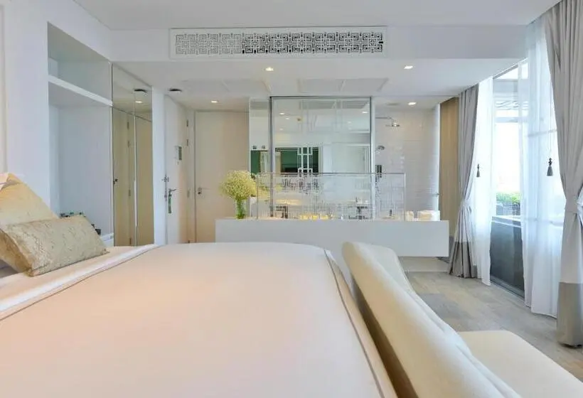 اتاق لوکس با وان آب گرم, Riva Arun Bangkok