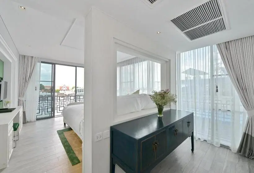 اتاق لوکس با وان آب گرم, Riva Arun Bangkok