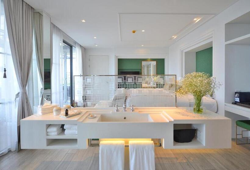 اتاق لوکس با وان آب گرم, Riva Arun Bangkok