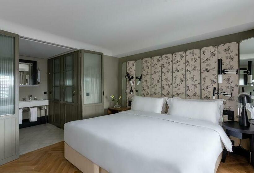 ジュニアスイート, Room Mate Emir