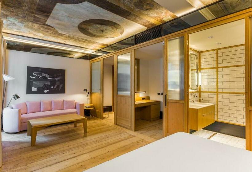 ジュニアスイート, Room Mate Emir