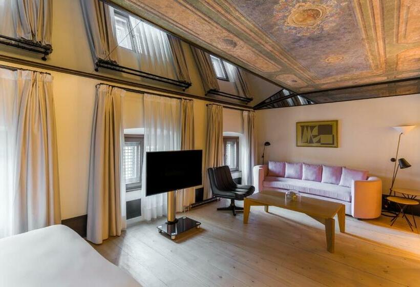 ジュニアスイート, Room Mate Emir