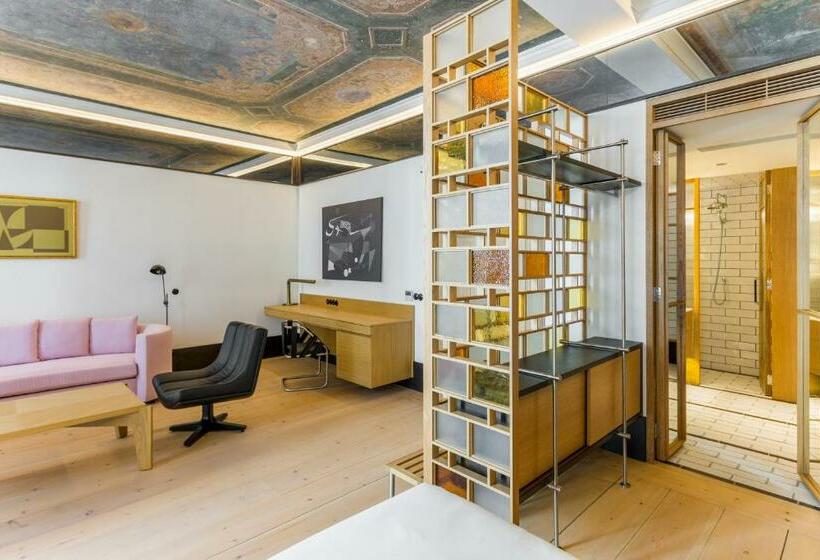 ジュニアスイート, Room Mate Emir