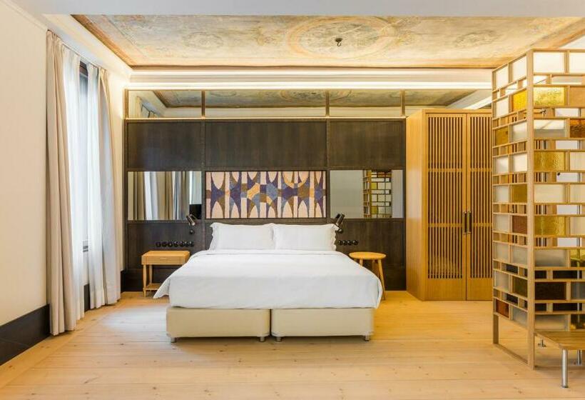 ジュニアスイート, Room Mate Emir