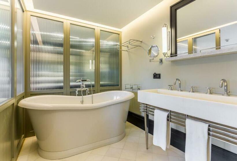 ジュニアスイート, Room Mate Emir