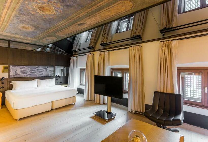 ジュニアスイート, Room Mate Emir