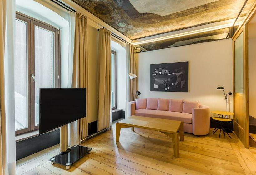 ジュニアスイート, Room Mate Emir