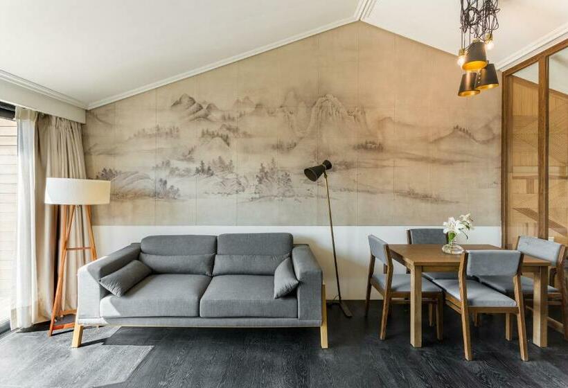 テラス付スイート, Room Mate Emir