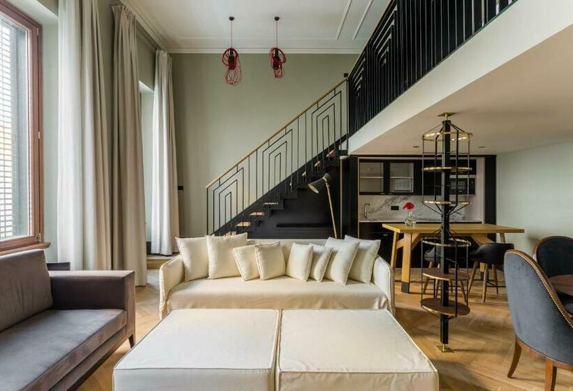 メゾネットスイート, Room Mate Emir