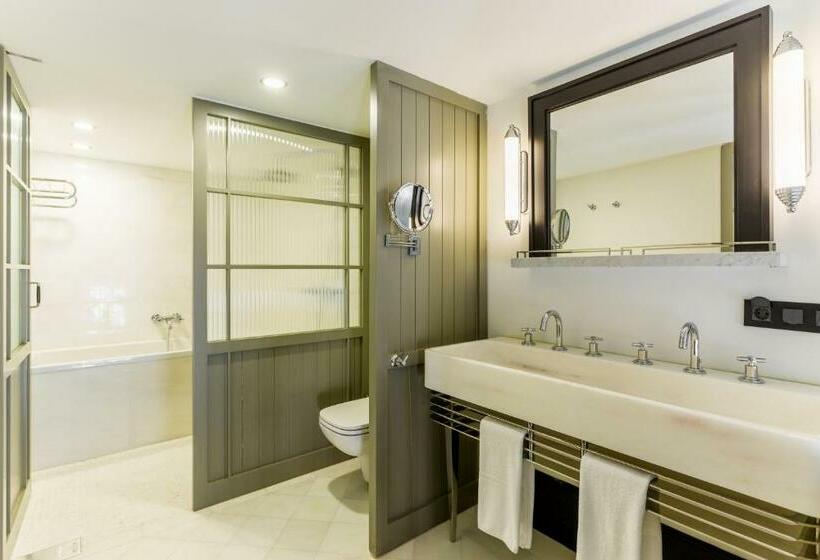 メゾネットスイート, Room Mate Emir