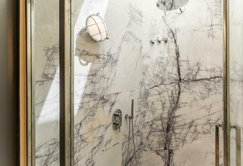 デラックスルーム, Room Mate Emir