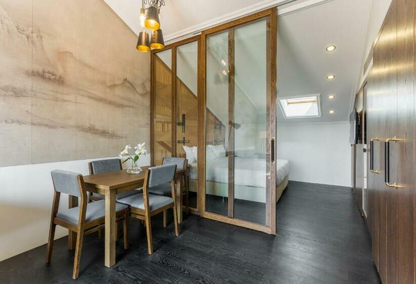 テラス付スイート, Room Mate Emir