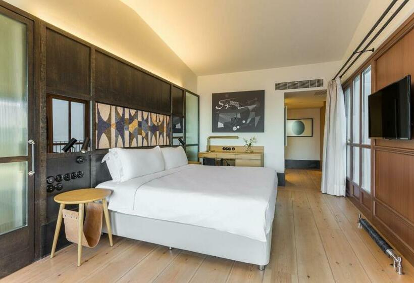 テラス付スイート, Room Mate Emir