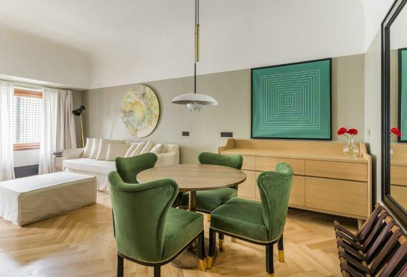 スイート, Room Mate Emir