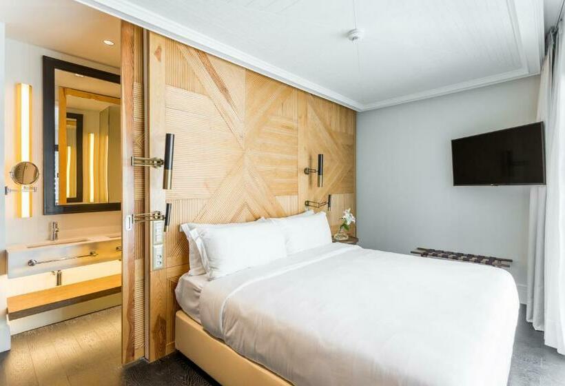 スイート, Room Mate Emir