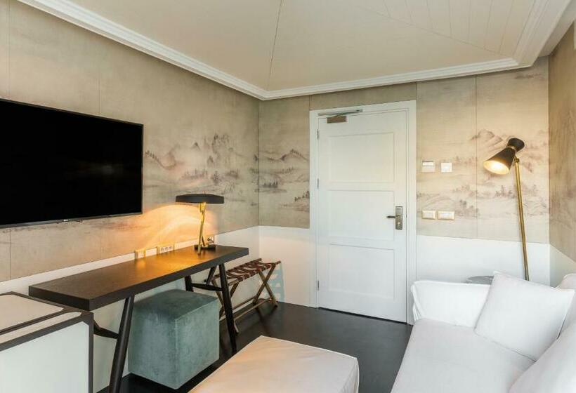 スイート, Room Mate Emir