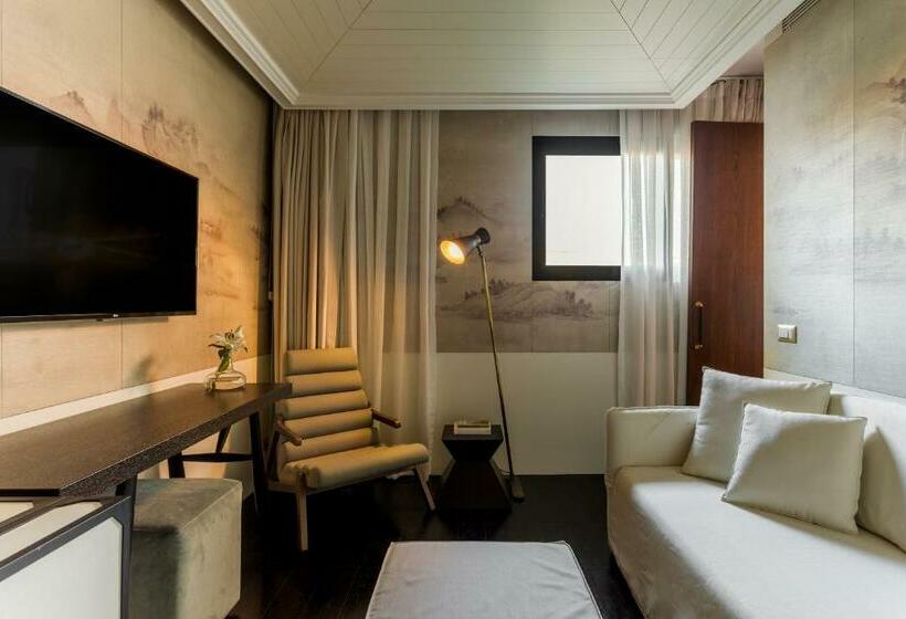 スイート, Room Mate Emir