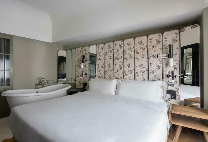 スイート, Room Mate Emir