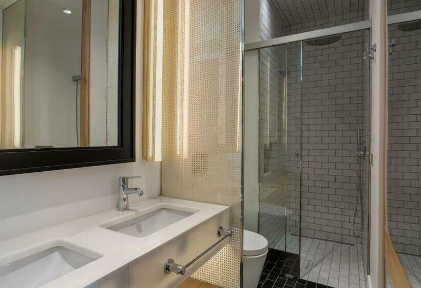 スイート, Room Mate Emir